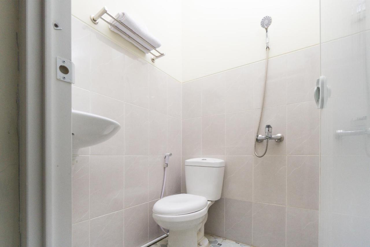 Hotel Oyo 1542 Yessy Mansion Ngabean Zewnętrze zdjęcie