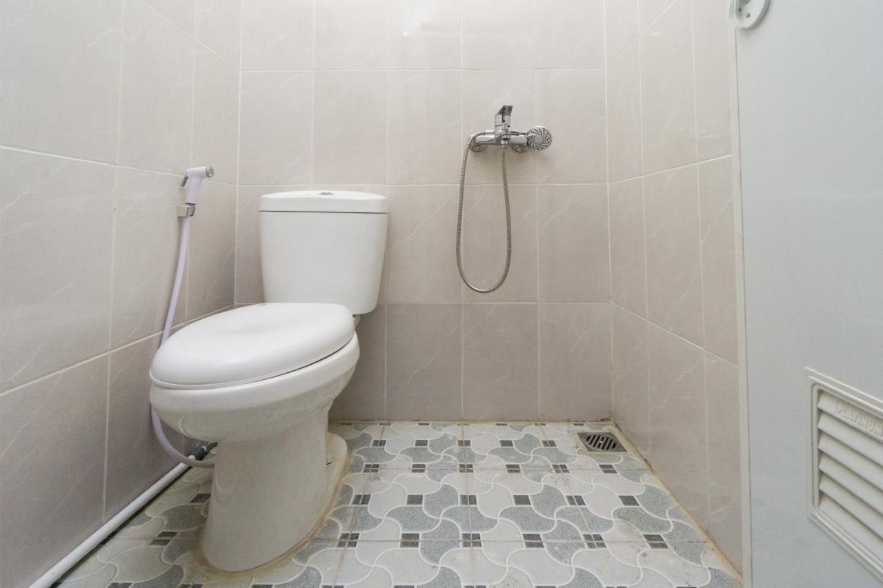 Hotel Oyo 1542 Yessy Mansion Ngabean Zewnętrze zdjęcie