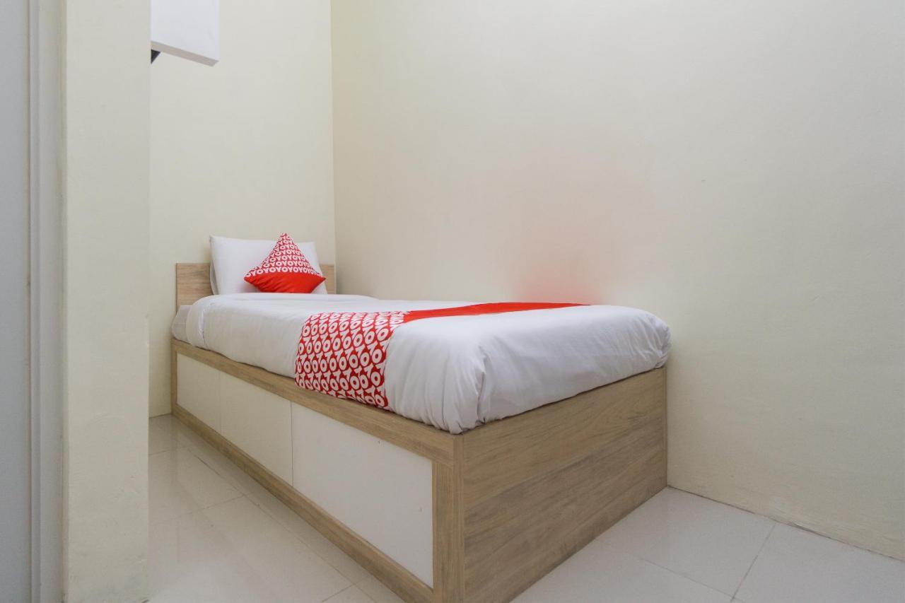 Hotel Oyo 1542 Yessy Mansion Ngabean Zewnętrze zdjęcie