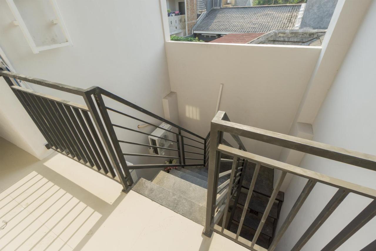 Hotel Oyo 1542 Yessy Mansion Ngabean Zewnętrze zdjęcie